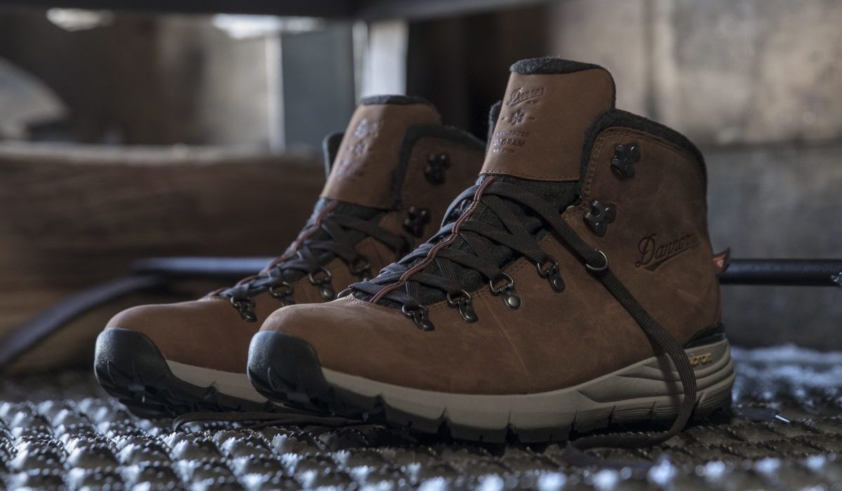 What are the key features of Danner mountain 600?