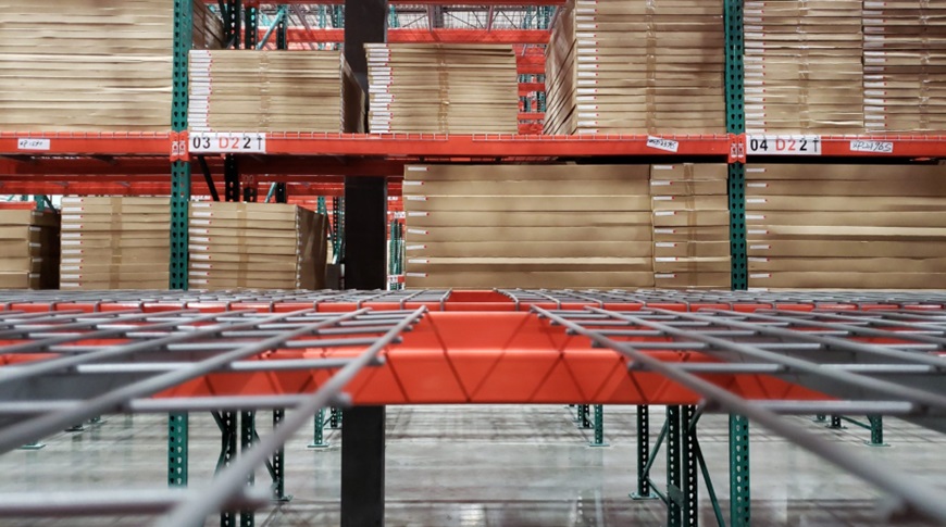 How Wire Decking Enhances Pallet Racking Safety